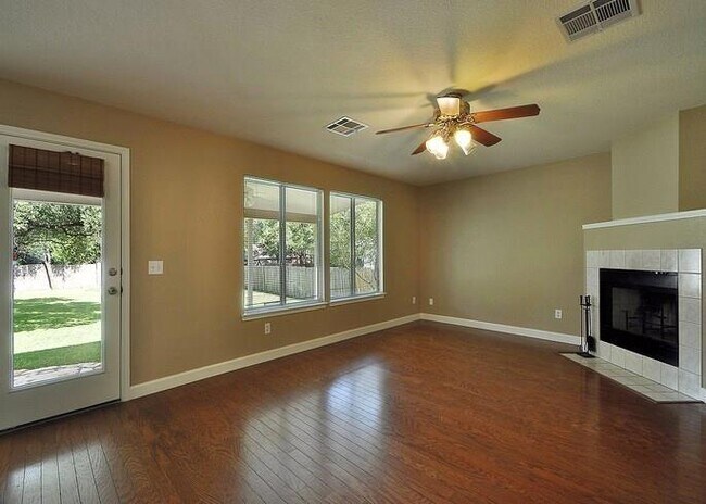 Foto del edificio - 6150 Jumano Ln