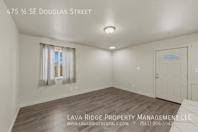 Foto del edificio - 475 SE Douglas St