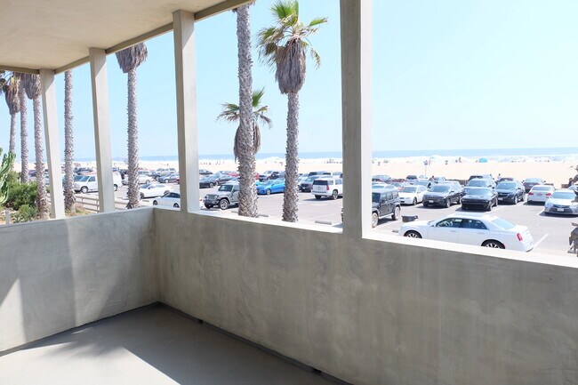 Foto del edificio - 3205 Ocean Front Walk