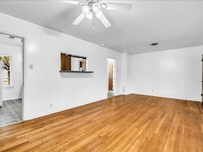 Building Photo - Floresville Property, Ask about our reduce...