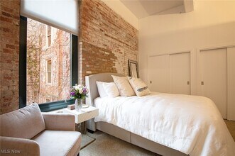 Building Photo - 725 Johnson Ct