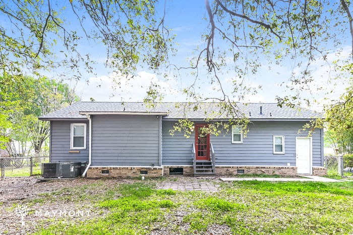 Building Photo - Charming 3 Bedroom Home in Goose Creek