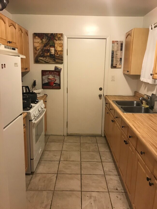 Foto del edificio - 5842 Lexington Ave