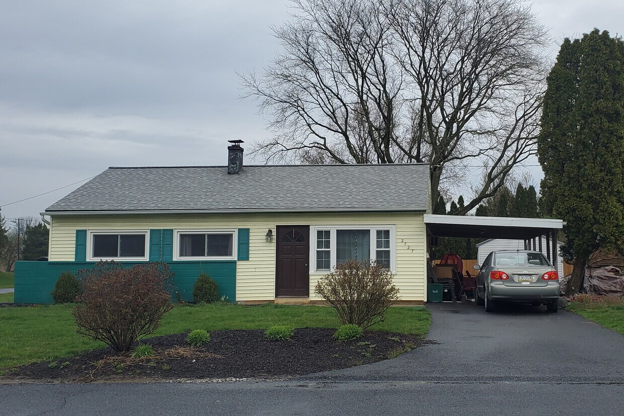 Building Photo - 2527 Valley Road