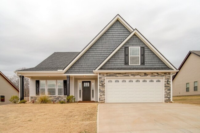 Building Photo - Wonderful Home On Large Lot, District 5 Schools