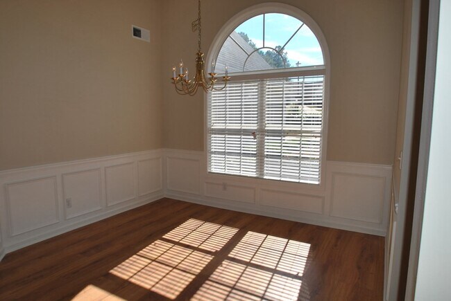 Building Photo - 10 Dearing Woods Ln