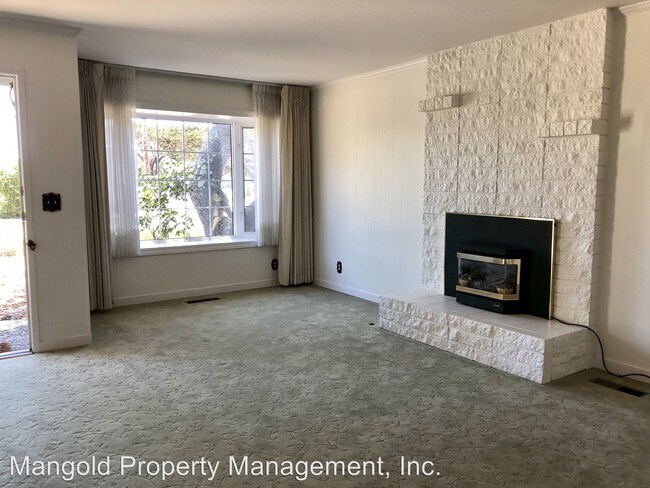 Building Photo - 3 br, 2 bath House - 1001 Tweed Street