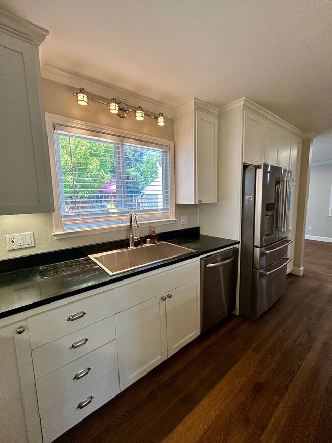 Foto del edificio - Charming Santa Clara Home – Prime Location...