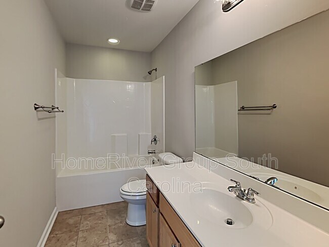 Foto del edificio - 197 Meadow Wood Rd