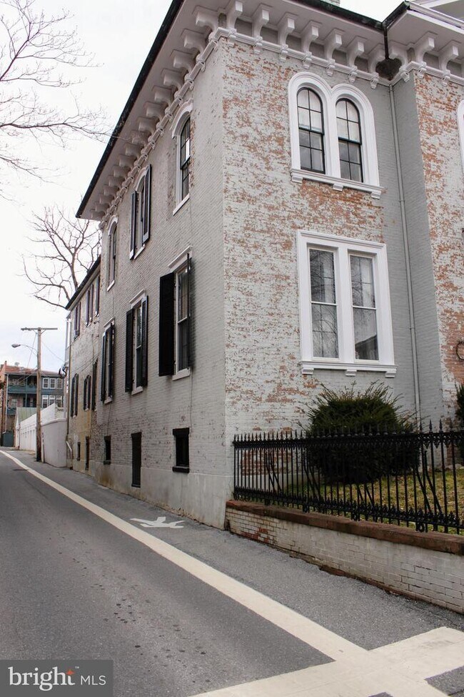Foto del edificio - 101 E Church St