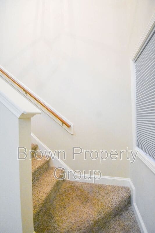 Building Photo - 915 Carolina Ave