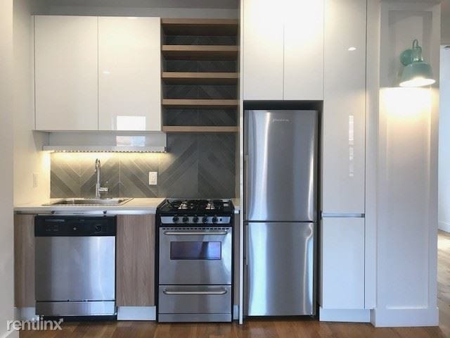 Primary Photo - 724 5th Ave