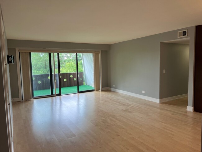 Building Photo - 129 S Spruce Ave