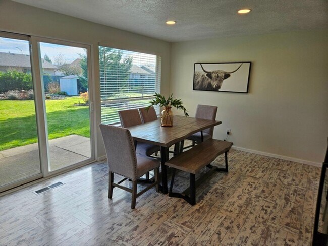 Foto del edificio - 3Bd/1Ba Single Story Home - For viewing!