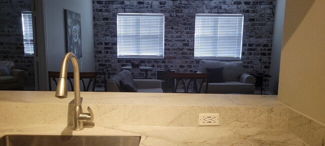 Building Photo - 1064 N Tamiami Trl