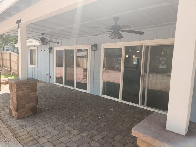Building Photo - Beautiful 3 Bed / 2 Bath New Site Built Ho...