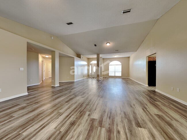 Foto del edificio - 9215 Hawkeye Drive