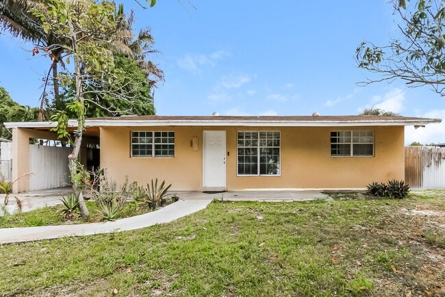 Building Photo - 2120 W Carol Cir