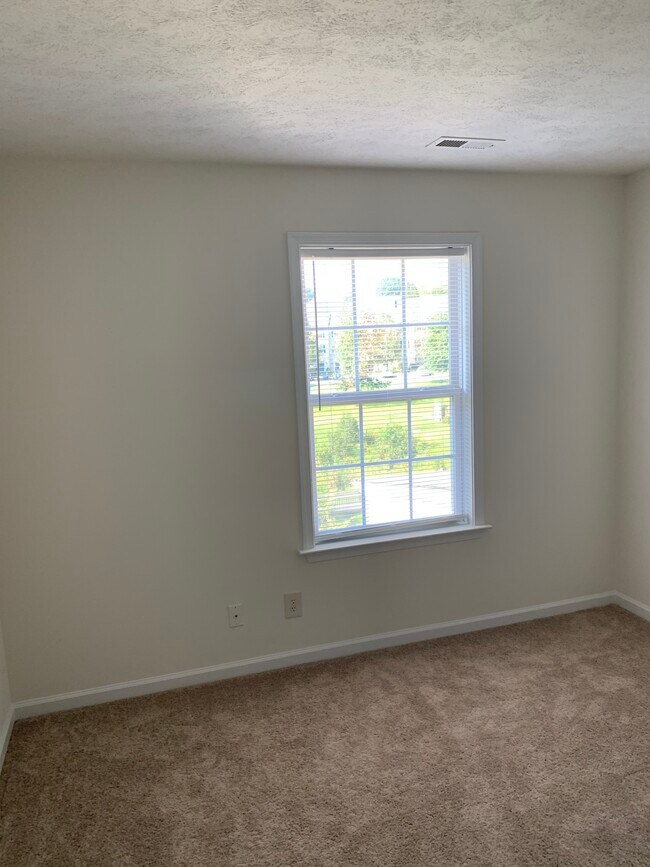 Building Photo - 1407 Meadow Dr