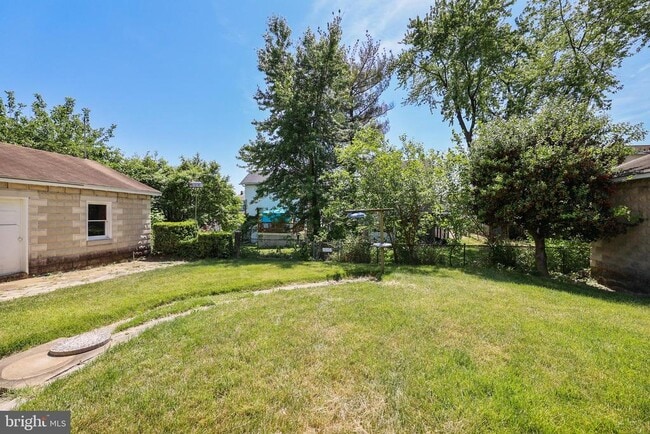 Foto del edificio - 1321 Maple Ave