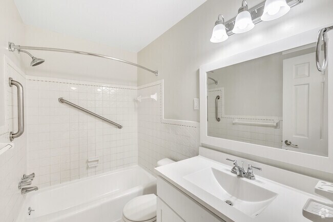 Lexington II - 2BR, 2BA - 1,300SF - Bathroom - Haygood Halls