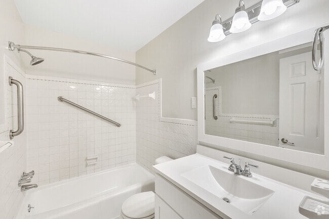 Lexington II - 2BR, 2BA - 1,300SF - Bathroom - Haygood Halls