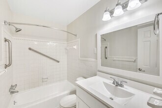 Lexington II - 2BR, 2BA - 1,300SF - Bathroom - Haygood Halls