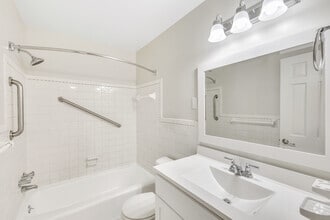 Lexington II - 2BR, 2BA - 1,300SF - Bathroom - Haygood Halls