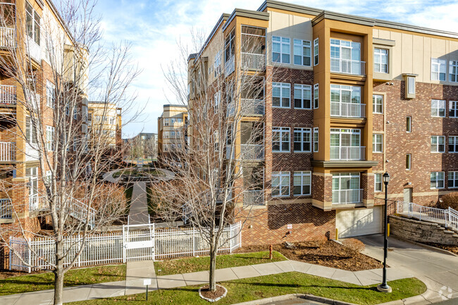 Courtyard - Silver Lake Village