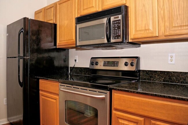 Building Photo - The Capri at Hunters Creek