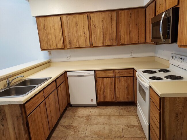 Foto del edificio - 12202 Copper Tree Pvt Ln