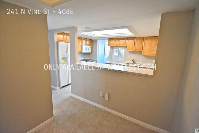 Building Photo - Lovely 2 Bedroom Downtown Salt Lake Condo!