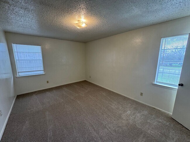 Building Photo - Nice 3 Bedroom Home in Haltom City