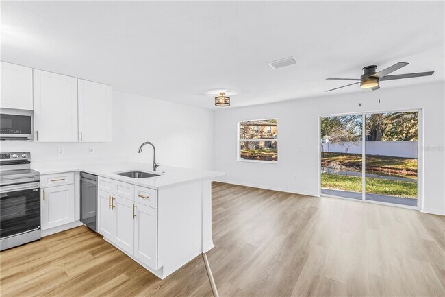 Foto del edificio - 8517 Edgewater Pl Blvd