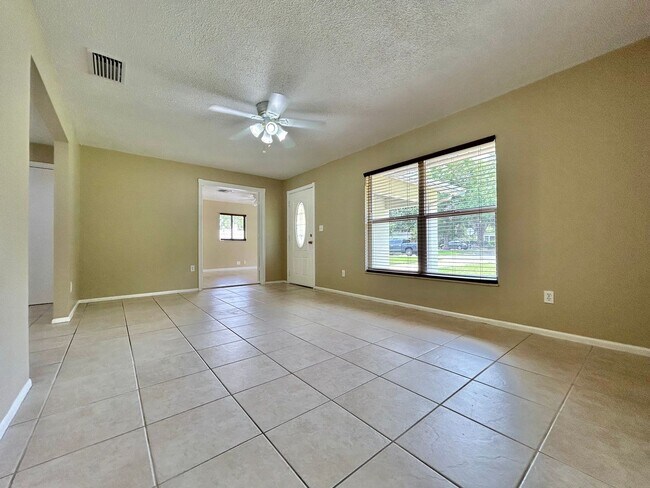 Foto del edificio - Stylishly upgraded 4Bedrooms/2Baths home in the heart of Winter Springs!