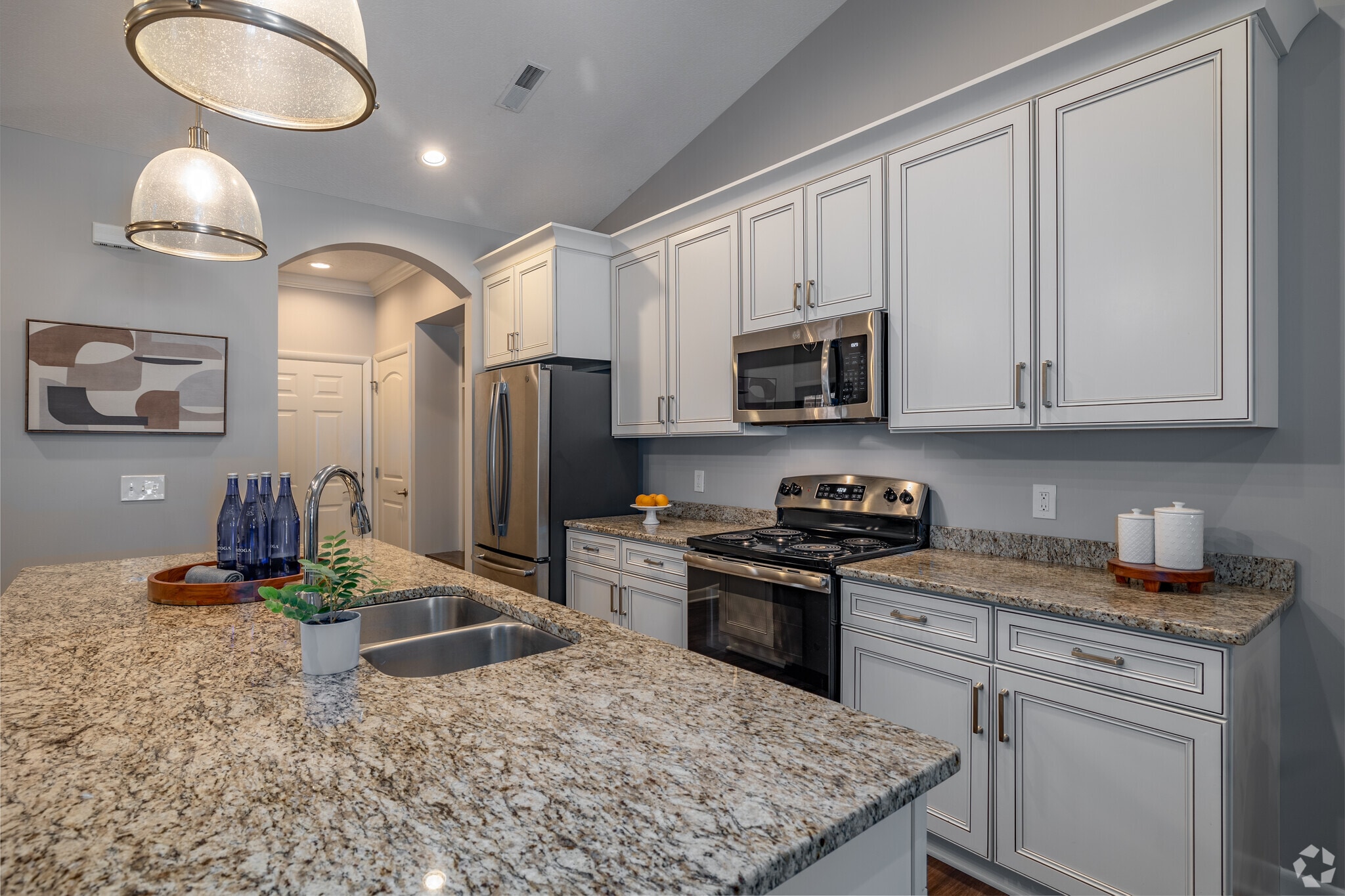 Pointe West Luxury Apartments – photo 3