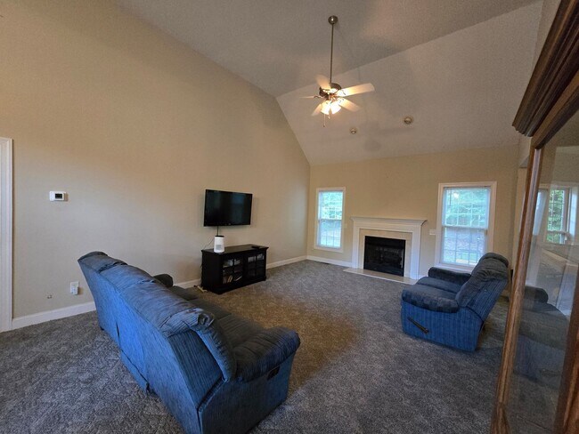 Foto del edificio - NEW LISTING!!