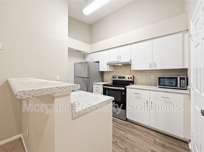 Foto del edificio - 5112 Park Central Dr