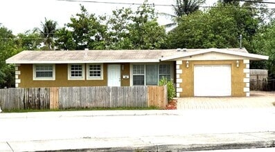 Building Photo - 1644 45th St