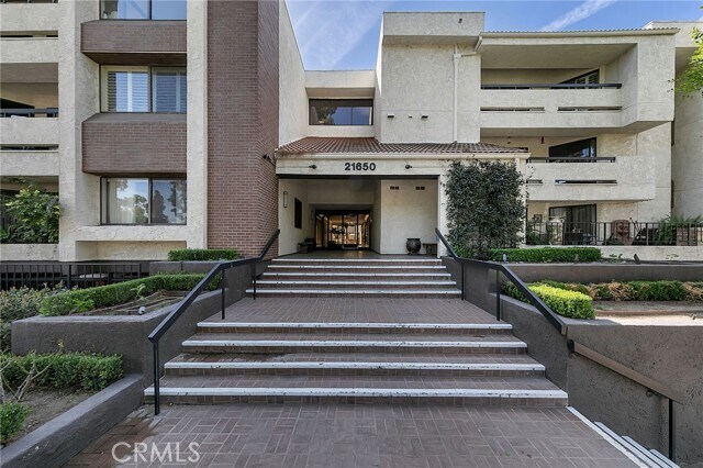 Building Photo - 21650 Burbank Blvd