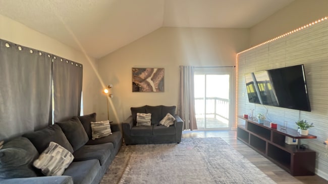 Foto del edificio - 78 Grassmire Dr