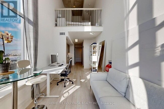 Building Photo - 5 Hanna Ave