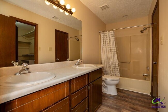 Foto del edificio - 420 Westcliff Cir