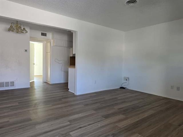 Foto del edificio - 990 Shady Brook Dr