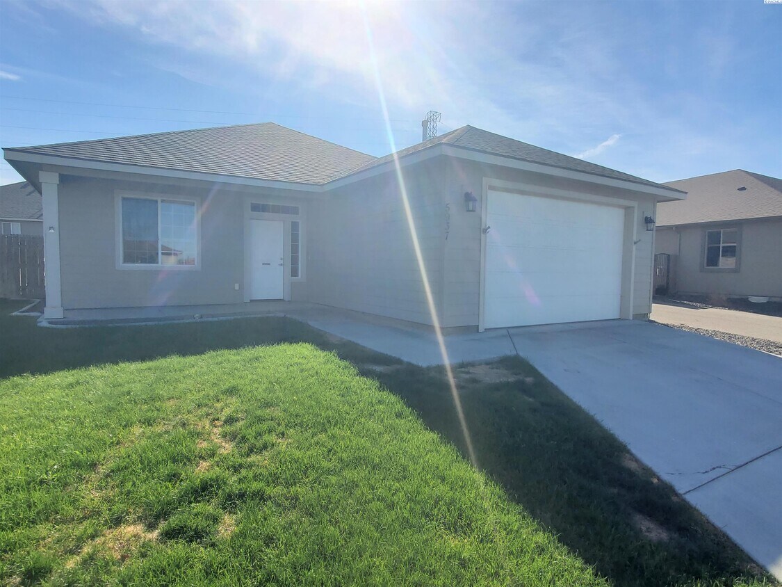 Primary Photo - For Rent: Sage Crest Subdivision