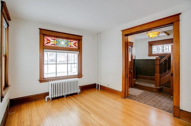 Foto del edificio - 807 Snelling Ave N