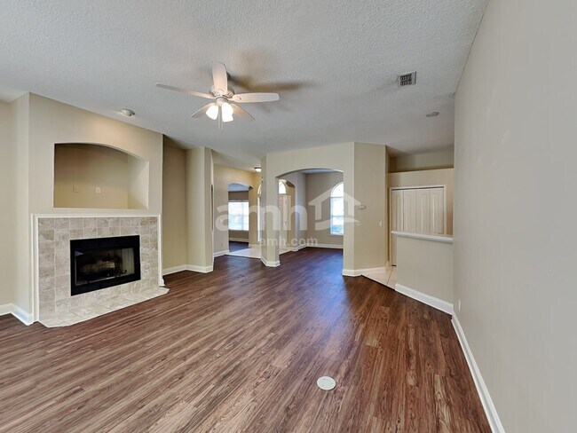 Foto del edificio - 11444 Oaklawn Road