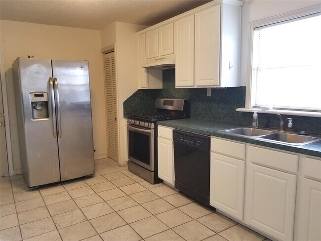 Building Photo - 3859 Gramercy St