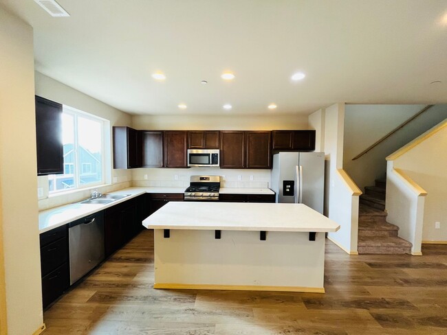 Building Photo - Well Cared for Home in Excellent Location!