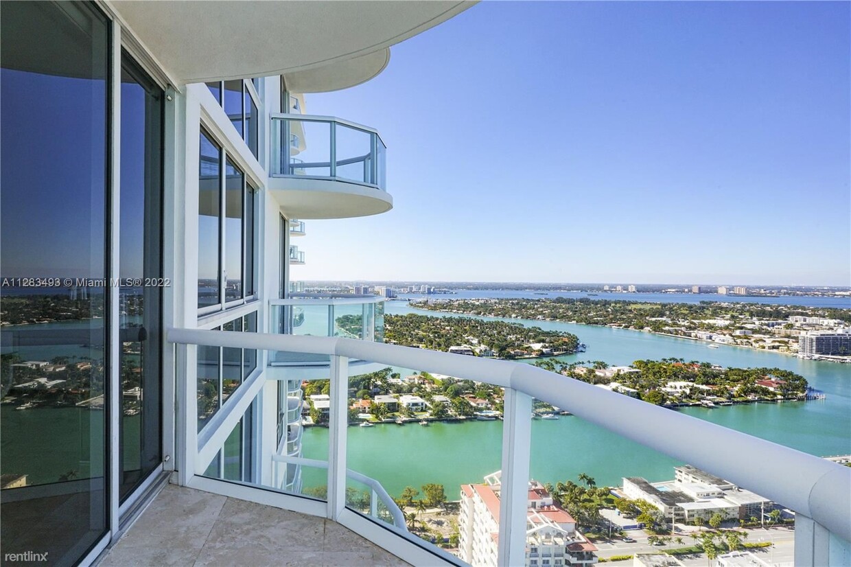 Foto principal - 1 br, 1 bath Condo - 6365 Collins Ave Lowe...